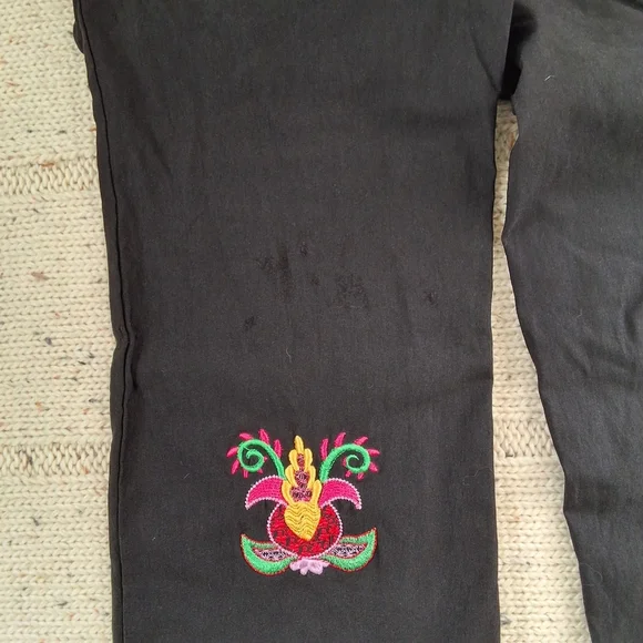 Black Leggins with Floral Embroidery - Picture 5 of 12